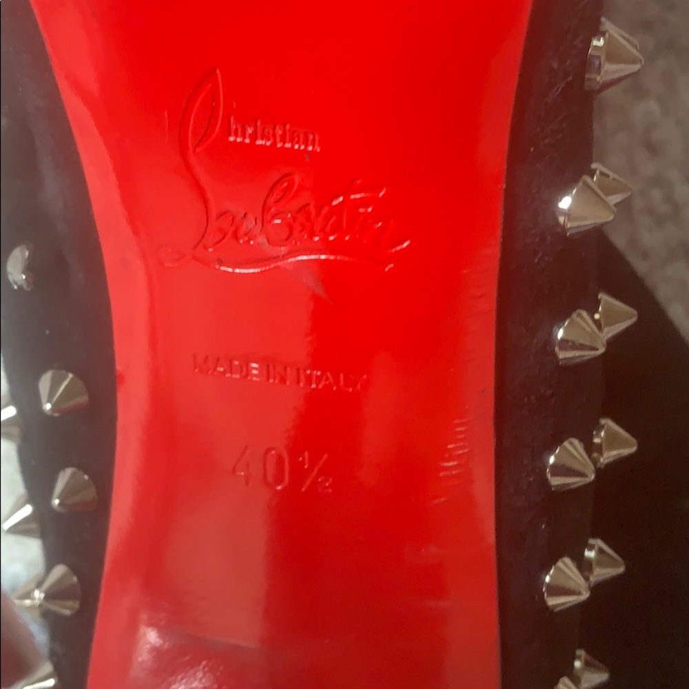 Louboutin Willetta 100 Pointy Black Suede Bootie - Picture 6 of 8